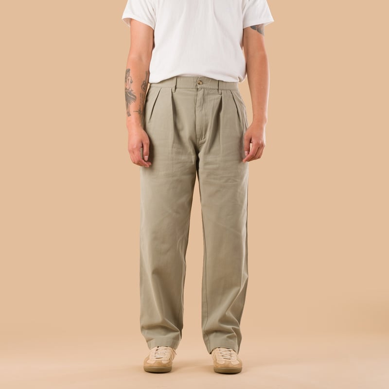 pantalon vert d'eau Sugar & Co image flâneurs porté de face