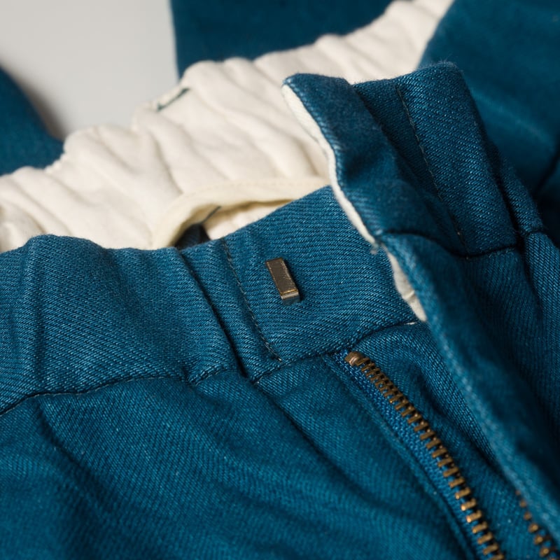 Image-Flâneurs_pantalon denim greencast ajusté Sugar & Co_détail-1