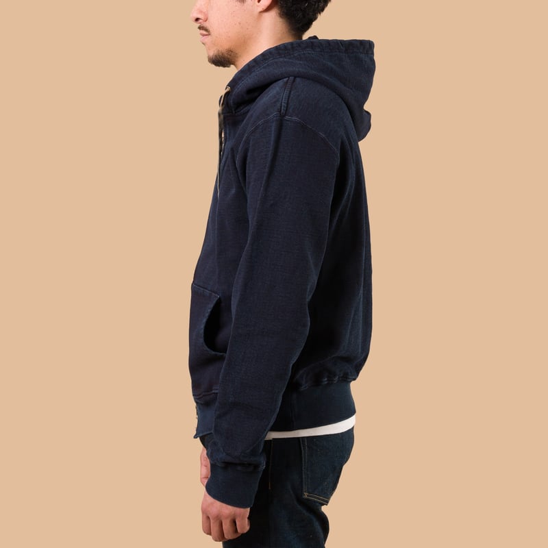 Image-Flâneurs_SAMURAI JEANS / Natural Indigo x Kakishibu Heavyweight Zip Hoodie_De-coté