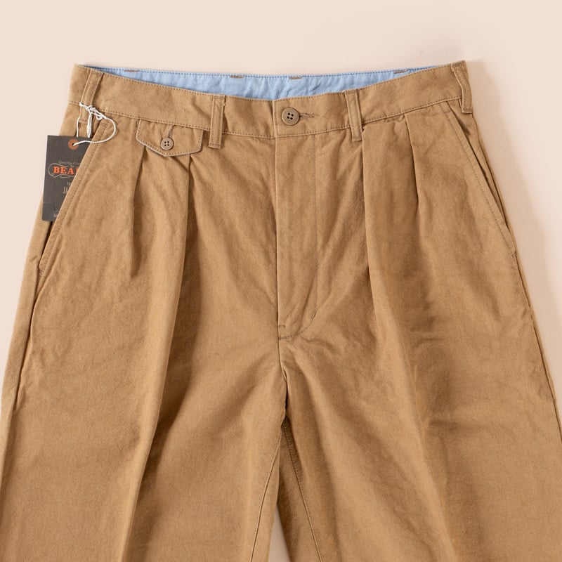 detail flaneurs BEAMS PLUS x FLANEURS collaboration pantalon chino 2 Pleats Trousers Canvas Washer Camel 2