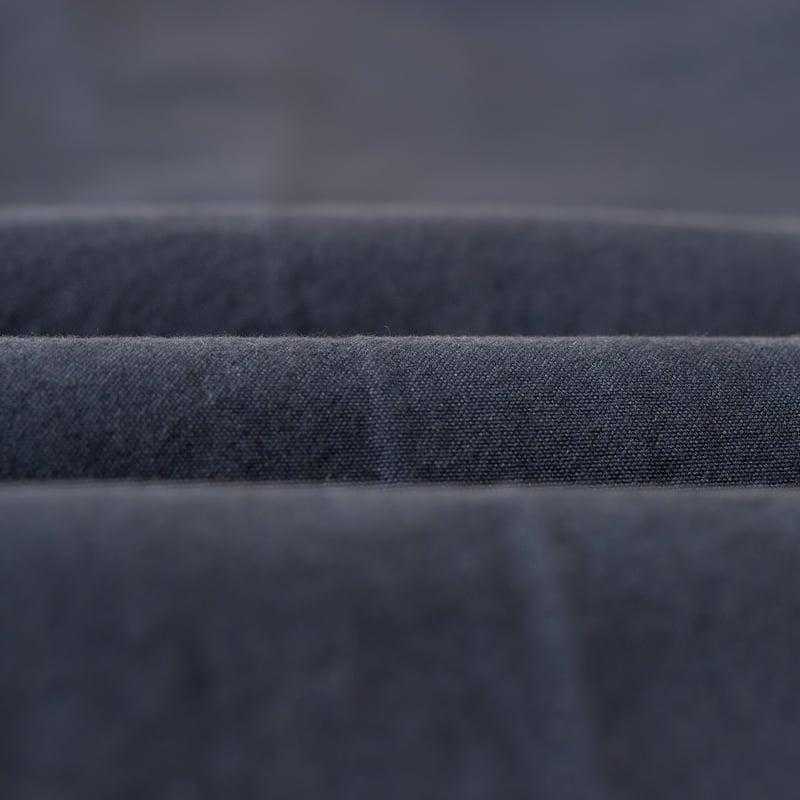 detail fabric flaneurs BEAMS PLUS x FLANEURS collaboration pantalon chino 2 Pleats Trousers Canvas Washer navy