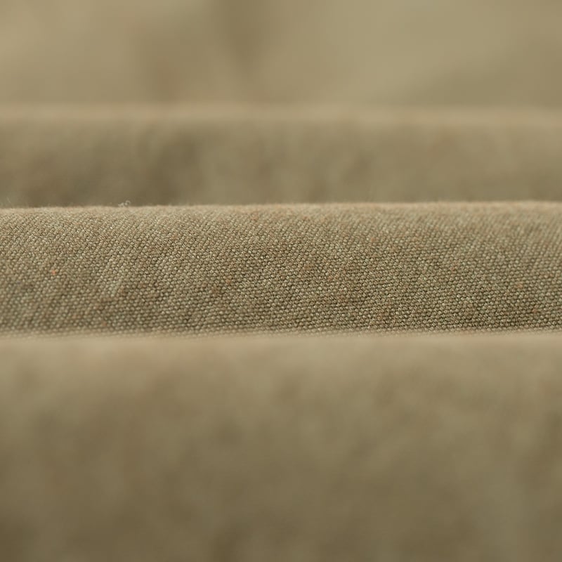 detail fabric flaneurs BEAMS PLUS x FLANEURS collaboration pantalon chino 2 Pleats Trousers Canvas Washer green