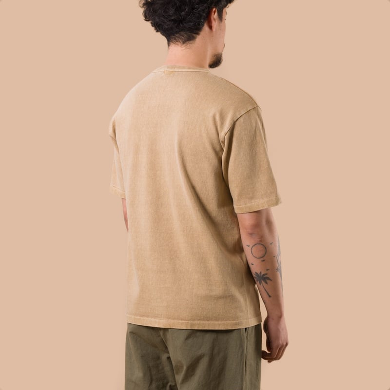 image porté flaneurs DUBBLE WORKS Heavyweight Short Sleeve Tee Pigment Dye Dark Beige back