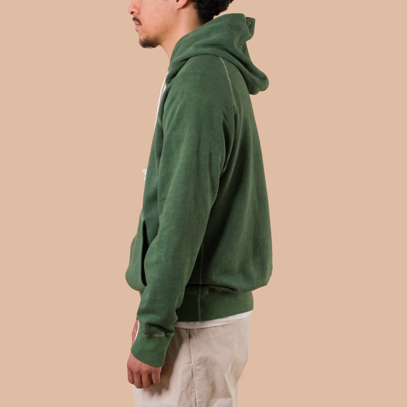 image porté de profil GOOD ON  Raglan Pullover Hood Sweat P-dark green (3)