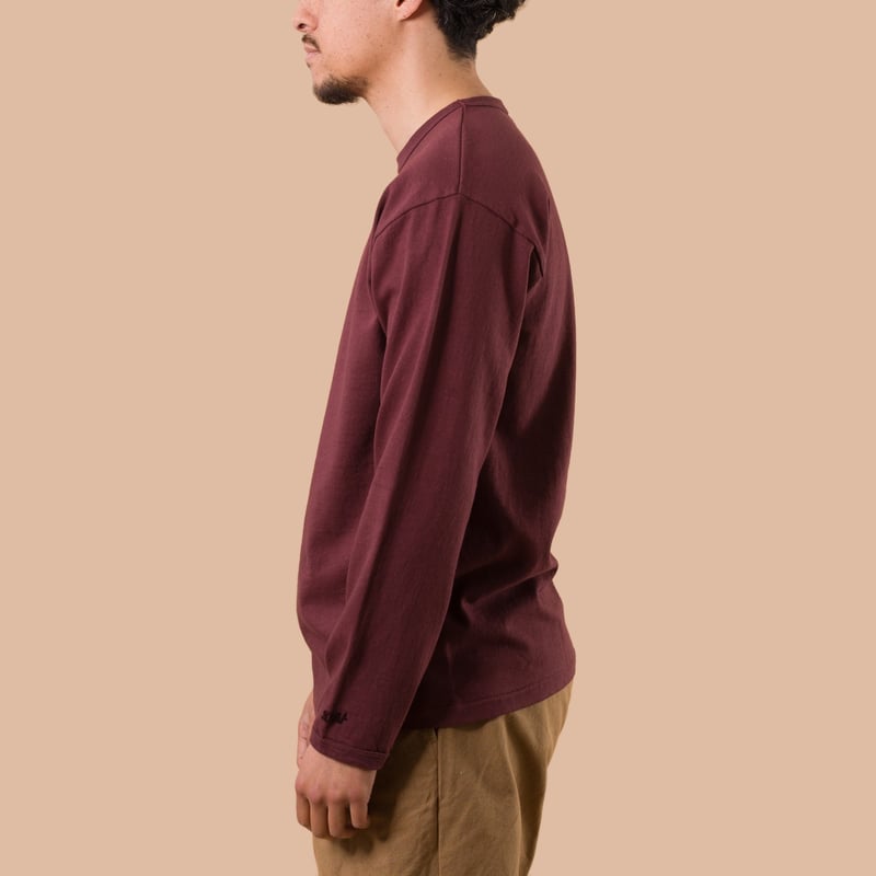 image porté profil DUBBLE WORKS  Heavyweight Long Sleeve Tee bordeaux