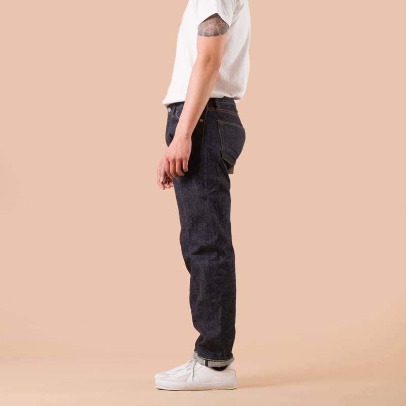 image porté de profil flaneurs SAMURAI JEANS 15oz Otokogi Slim Tapered Selvedge Denim