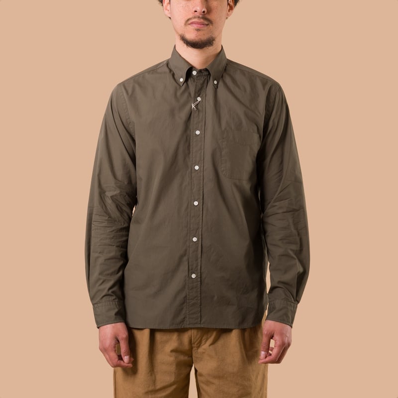 image flaneurs chemise olive Beams Plus Japan porté de face