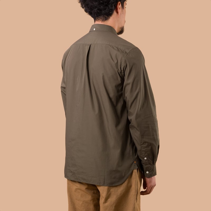 image flaneurs chemise olive Beams Plus Japan porté de dos