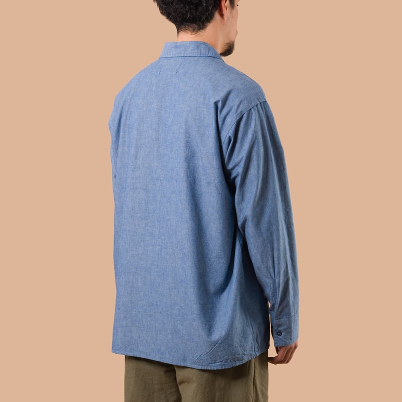 image porté de dos flaneurs chemise chambray col cubin Beams Plus Japan