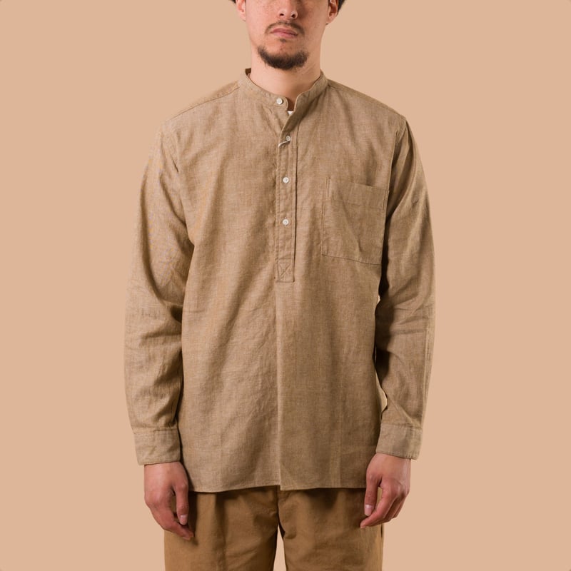 image portée de face flaneurs chemise sans col herrigbone camel Beams Plus Japan