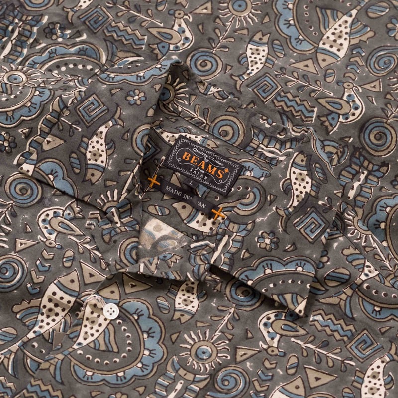 Image-Flâneurs_BEAMS PLUS / Open Collar Shirt Block Print Navy détail col