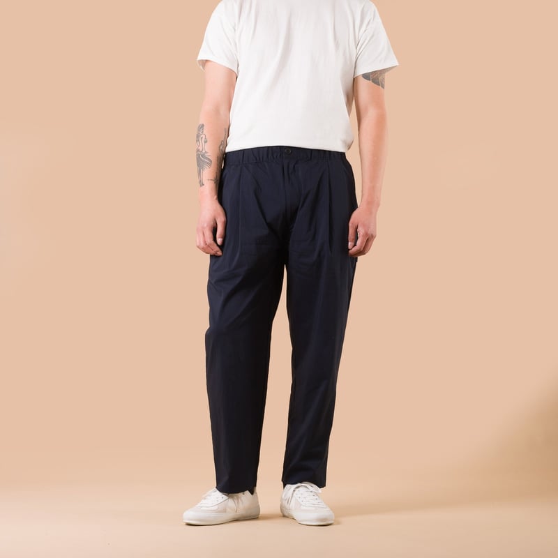 Image-Flâneurs_JACKMAN /Crepe Umps Trousers Dark Navy_de-face