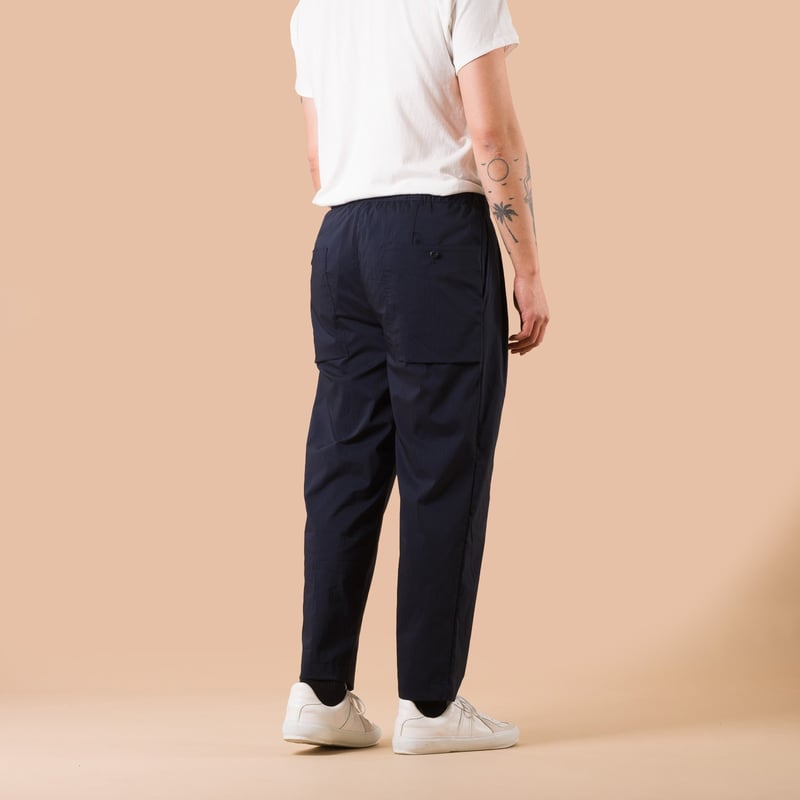 Image-Flâneurs_JACKMAN /Crepe Umps Trousers Dark Navy_de-dos