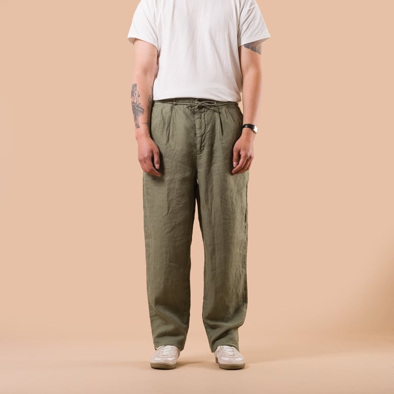 image flâneurs SEUVAS / Linen Tapered 2-Tuck Pants Olive de face