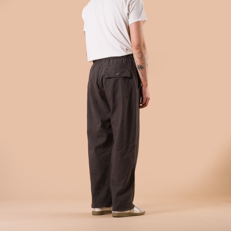 image flâneurs SEUVAS / L/C Relaxed Pants Charcoal de dos