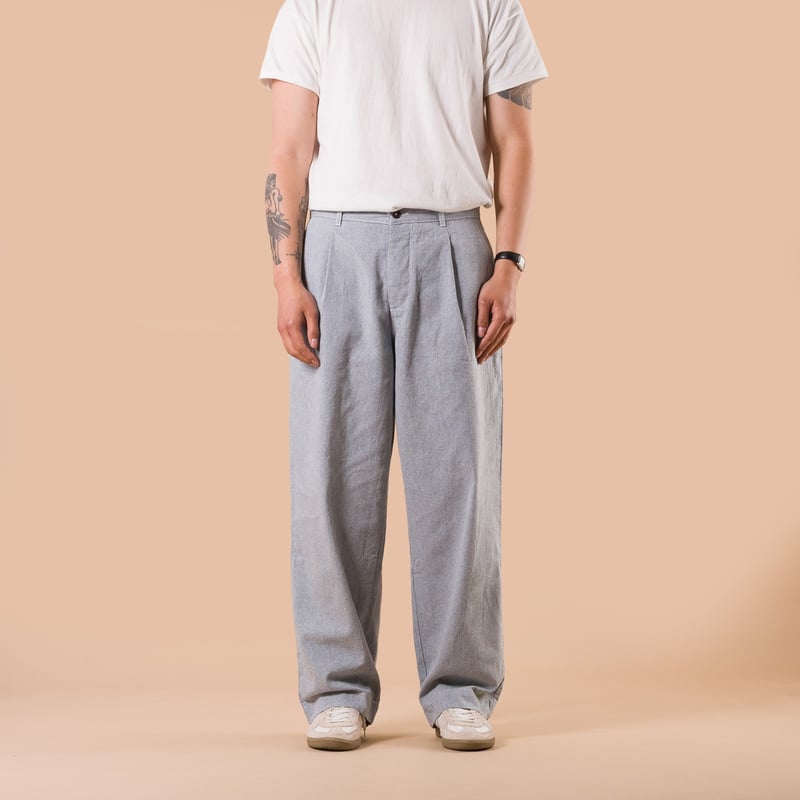 Image flâneurs UNIVERSAL WORKS / Duke Pant Jean Cloth Reworked Light Indigo de face