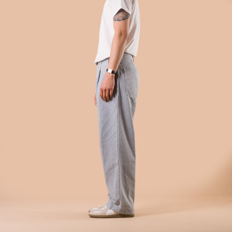 Image flâneurs UNIVERSAL WORKS / Duke Pant Jean Cloth Reworked Light Indigo de profil