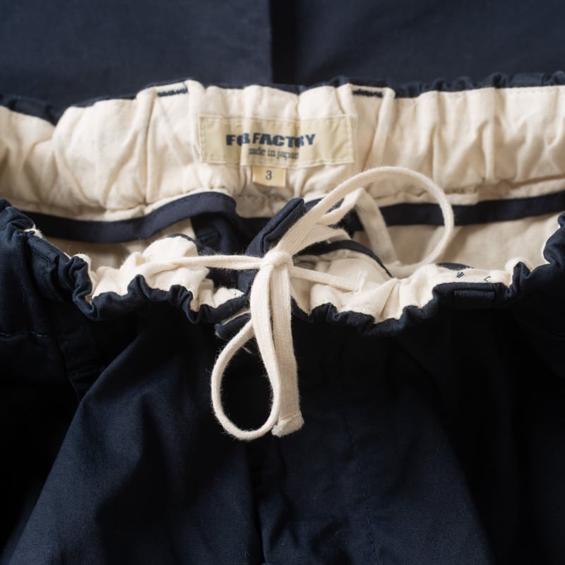 détail cordon flâneurs pantalon FOB Factory F0549 Stretch Twill Easy Pants Navy (1)