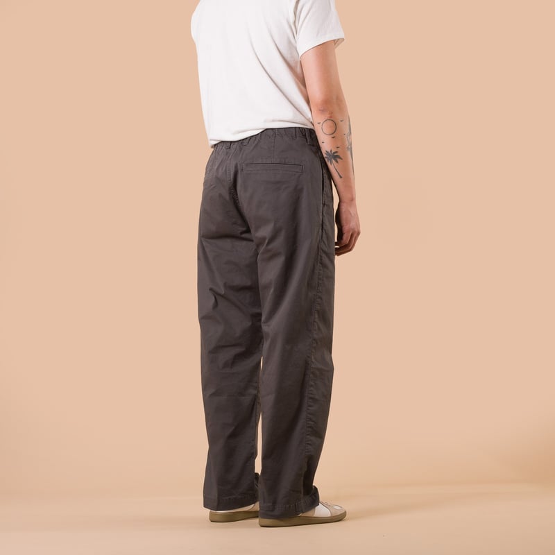 image flâneurs pantalon FOB Factory F0549 Stretch Twill Easy Pants Charcoal de dos