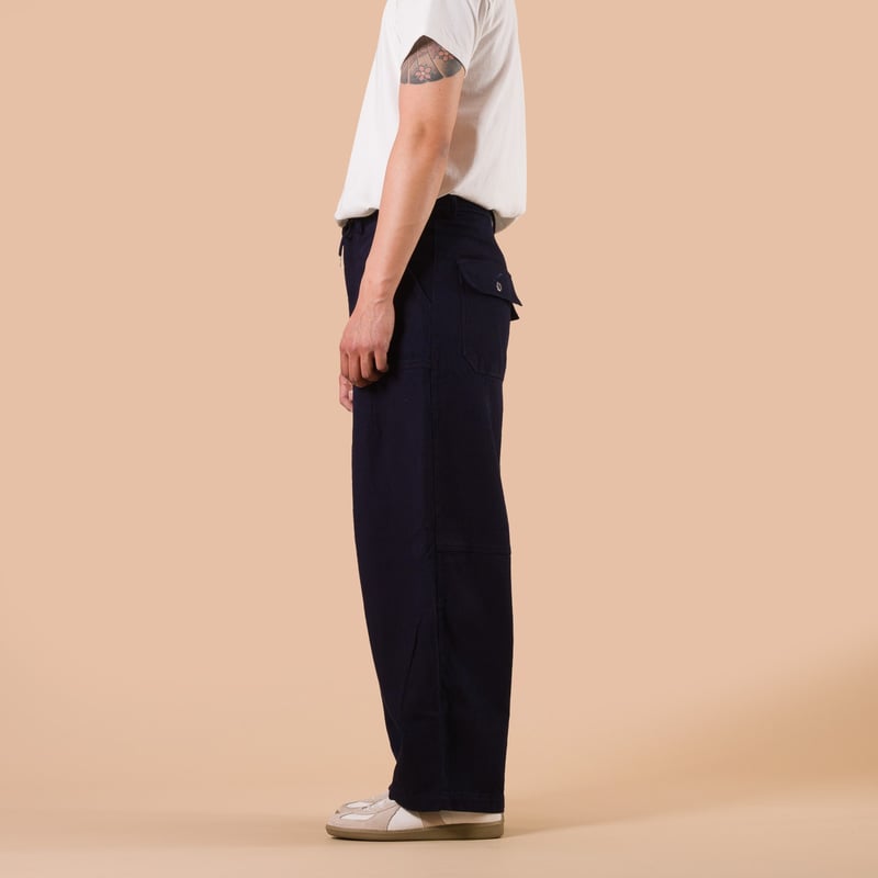 image flâneurs FRIZMWORKS / Sashiko Denim Balloon Pants Indigo de profil