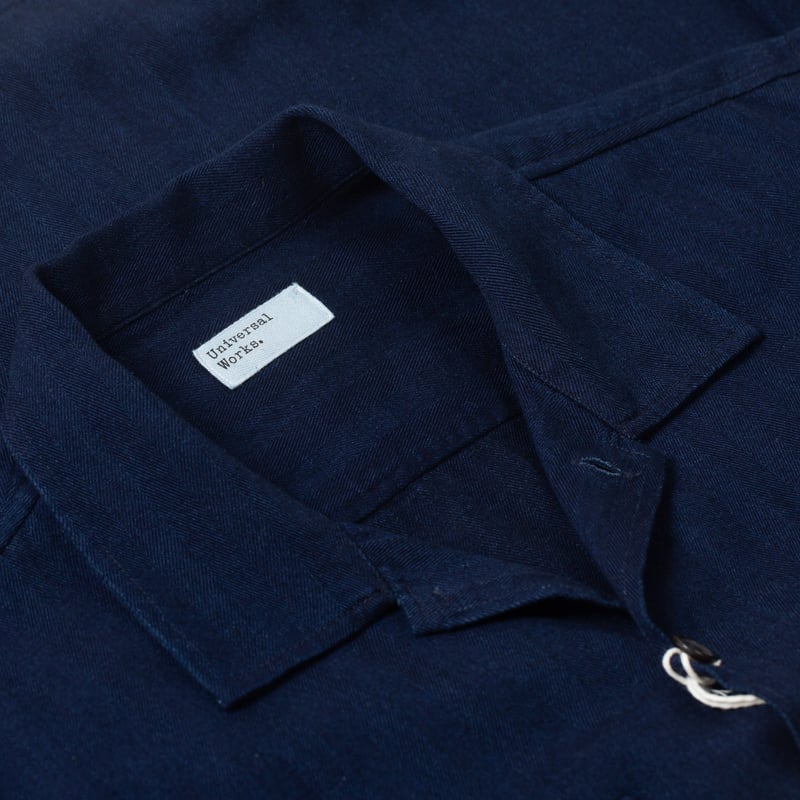 détail col flâneurs UNIVERSAL WORKS Attendant Shirt Indigo Recycled Herringbone (2)