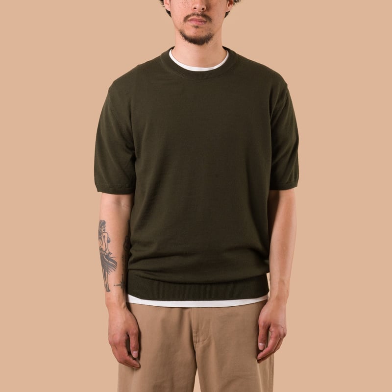 image flâneurs MOONCASTLE / 12G Wool Crewneck Short Sleeve Dark Olive de face