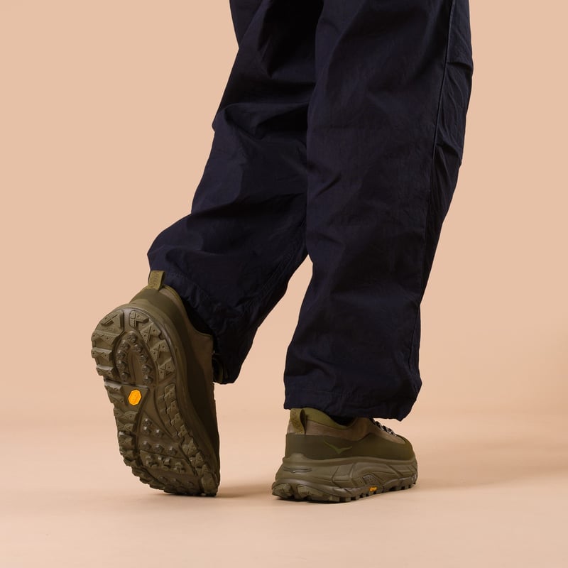 image flâneurs HOKA / Tor Summit Moss Green/Spruce Green  porté 2