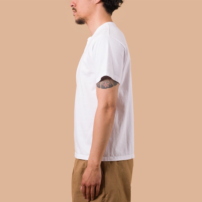 image flâneurs GOOD ON / S/S Henley Tee White de profil