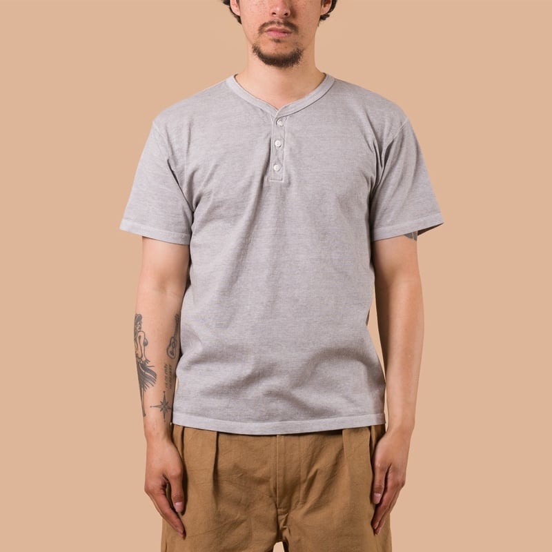 Short Sleeve Henley Tee in Ash Grey