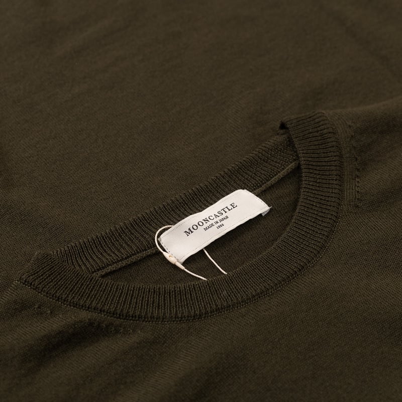 image flâneurs MOONCASTLE / 12G Wool Crewneck Short Sleeve Dark Olive détail col