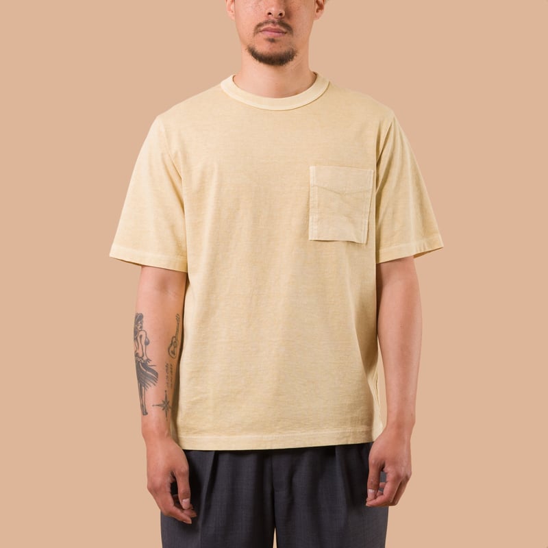 image flaneurs porté JACKMAN Pocket T-Shirt Fade Butter de face