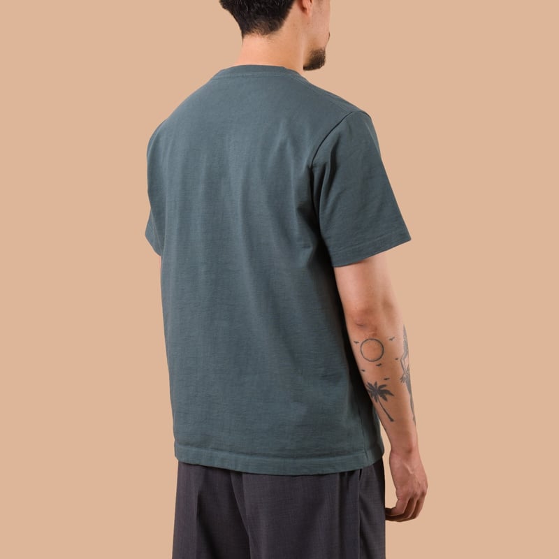 image flaneurs porté JACKMAN Dotsume T-Shirt Cloudy Green de dos