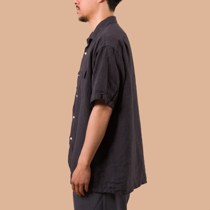 image flaneurs chemise Open Collar Linen Charcoal Beams Plus Japan porté de profil