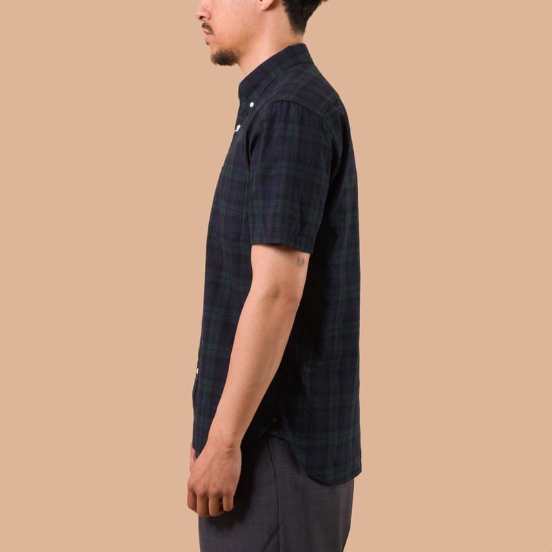 image flaneurs chemise B.D. Indigo Yarn Tartan Black Watch Beams Plus Japan porté de profil