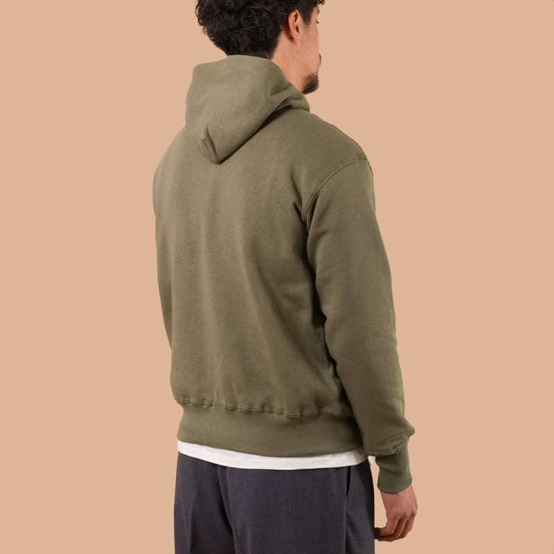 image porté flaneurs sweat WAREHOUSE & CO. Lot. 450 Two Needle Hooded Sweatshirt od green de dos