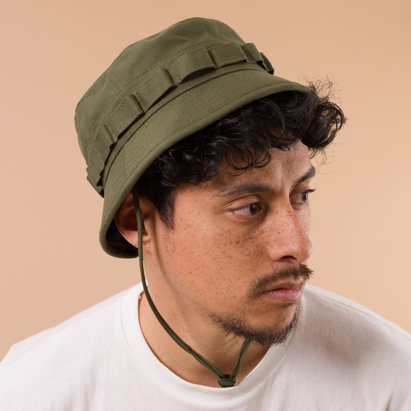 image flaneurs BEAMS PLUS chapeau Jungle Hat Back Satin Olive Green porté