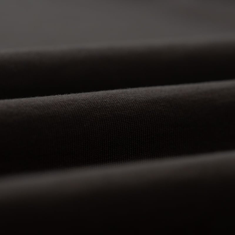 détails flaneurs JACKMAN Grace GJ Neck T-Shirt Smoky Black (1)