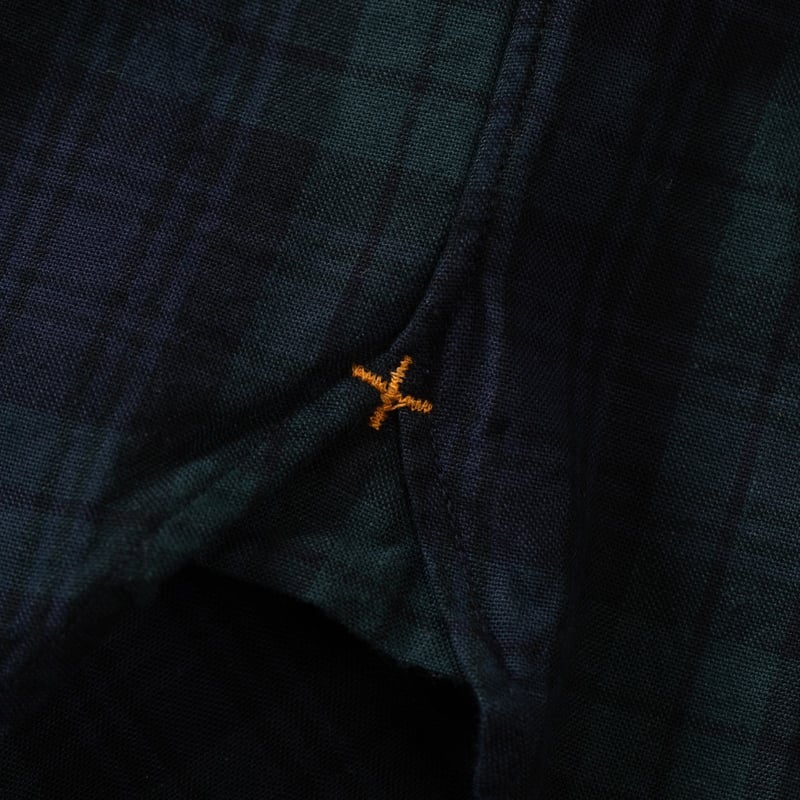 détail BEAMS PLUS  B.D. Short Sleeve Indigo Yarn Tartan Black Watch (1)