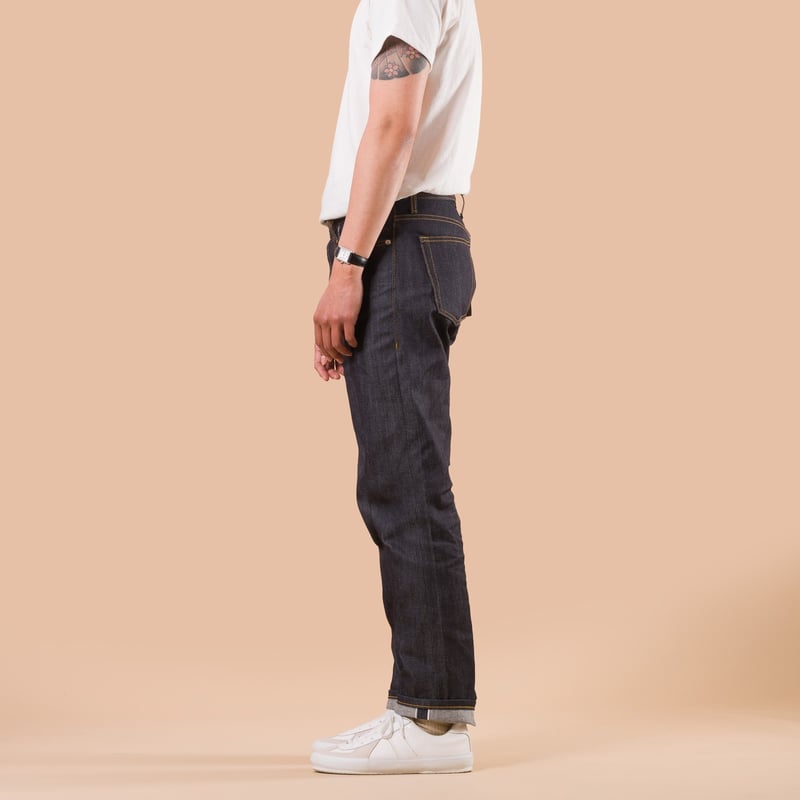 flâneurs NAKED & FAMOUS WeirdGuy Left Hand Twill Selvedge porté de côté