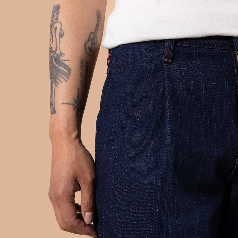 image flâneurs NAKED & FAMOUS / Pleated Trouser Vertical Slub Denim Selvedge détail pince