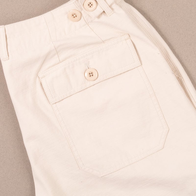 Back Satin Essential Fatigue Shorts Cream