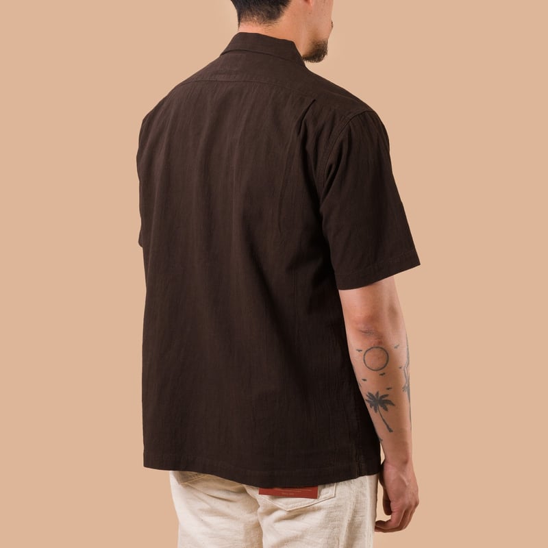 image flâneurs STUDIO D'ARTISAN / 5739 Amami Mud Dyed Shirt Dark Brown dos