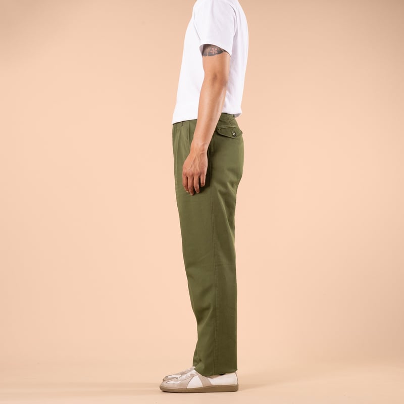 image flâneurs BARNSTORMER / 1955UC 2Pleated Chino Olive profil