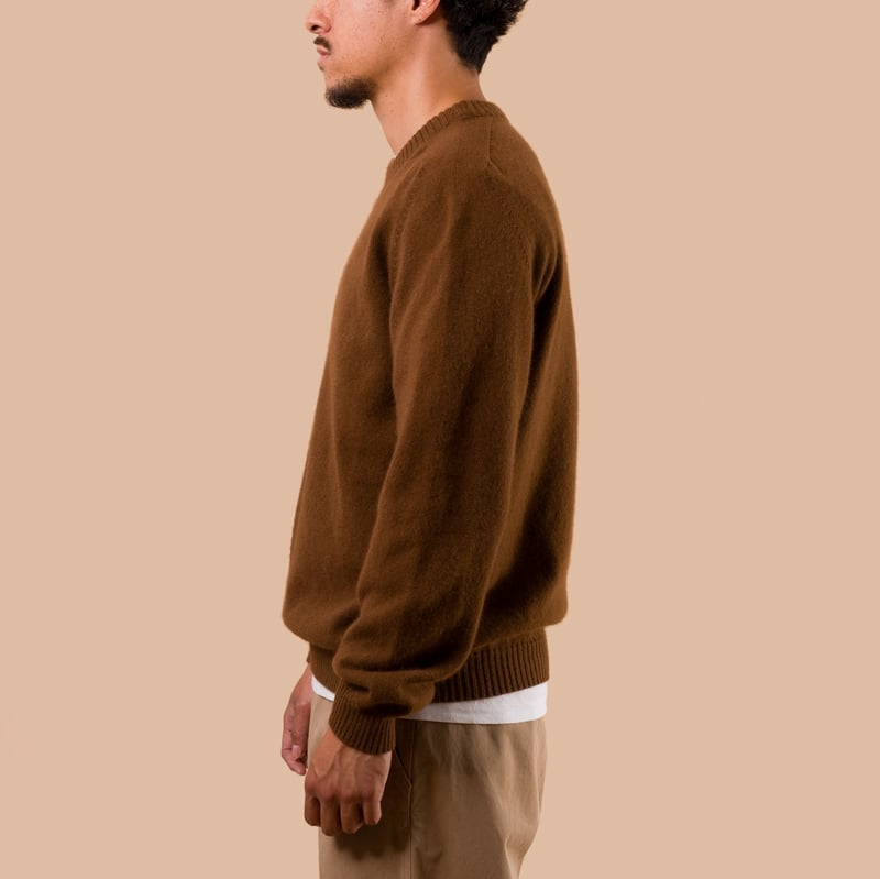 NITTO KNITWEAR X FLANEURS Pull Bedros Geelongora vicuna de profil