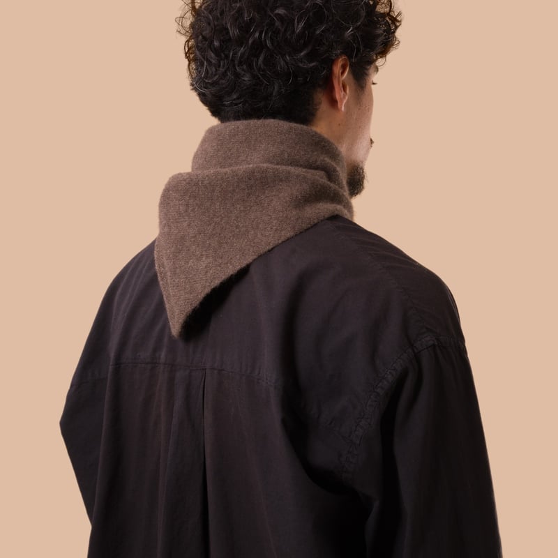 Ardmhor Triangle Hole Scarf Mocha