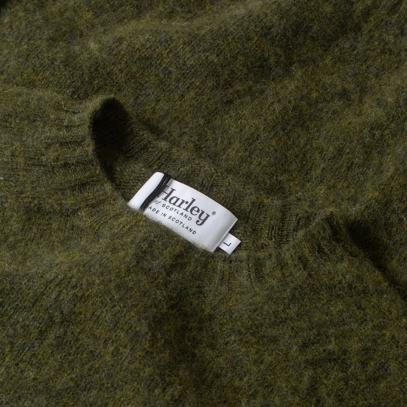 flaneurs pull HARLEY OF SCOTLAND Shaggy Crew Neck scots pine detail   (2)