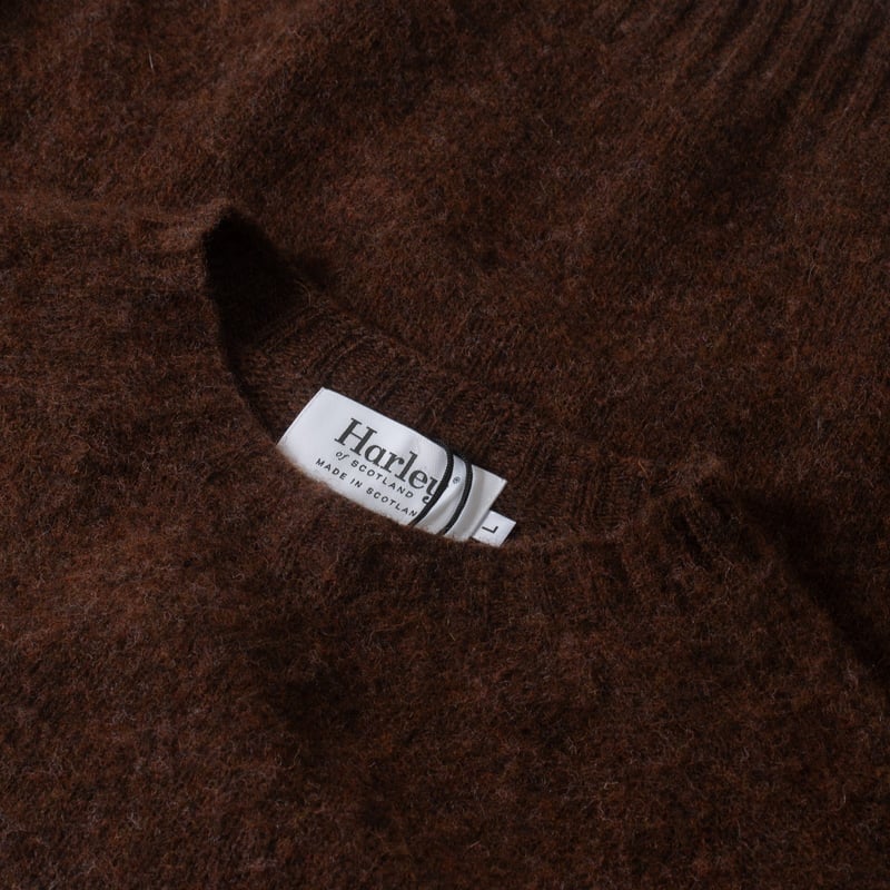 flaneurs pull HARLEY OF SCOTLAND Shaggy Crew Neck marron detail    (1)