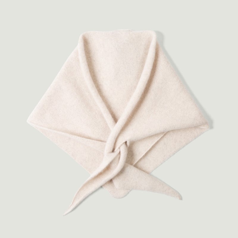 flaneurs Mackie bandana Ardmhor Triangle Hole Scarf natural vignette