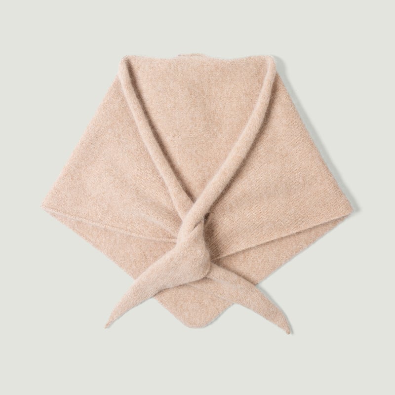 flaneurs Mackie bandana camel Ardmhor Triangle Hole Scarf fawn vignette