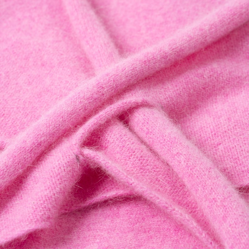 MACKIE Ardmhor Triangle Hole Scarf detail (3)